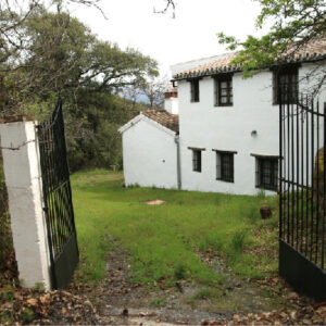 Finca con vivienda en Algatocín. Málaga. SE VENDE.