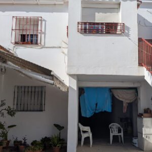 Complejo residencial en La Línea, zona Los Olivos. SE VENDE.