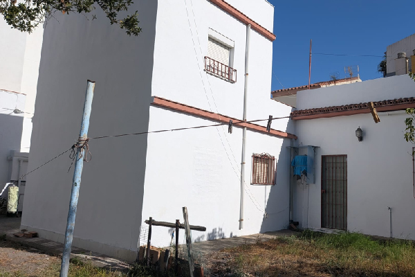 Complejo residencial en La Línea, zona Los Olivos. SE VENDE. - Imagen 7